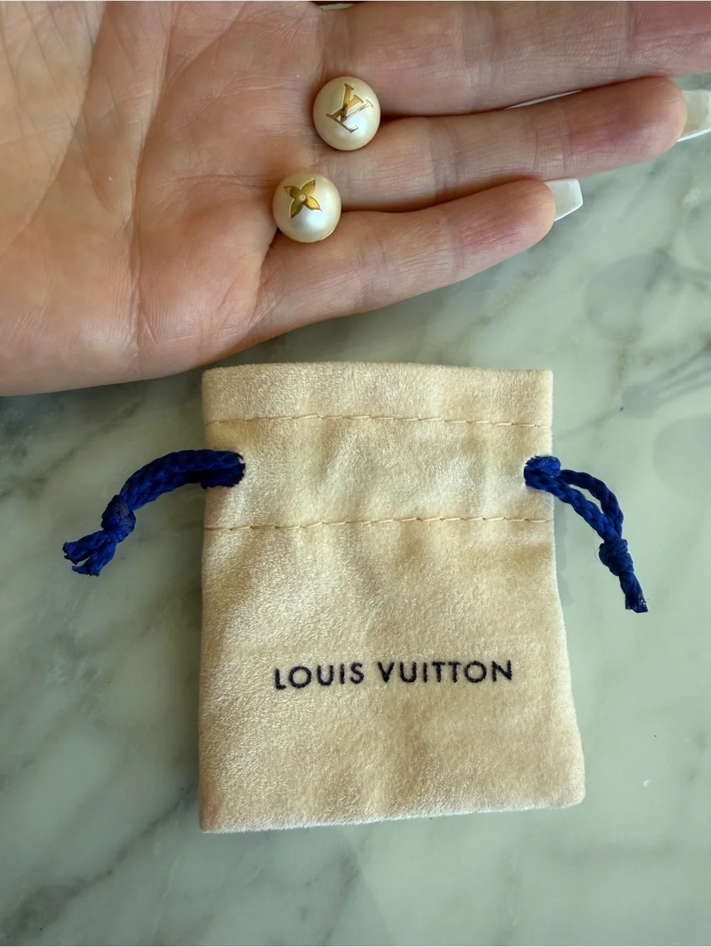 Louis Vuitton My Mix Stud Earrings White/Gold Faux Pearl Metal w pouch - Picture 5 of 10